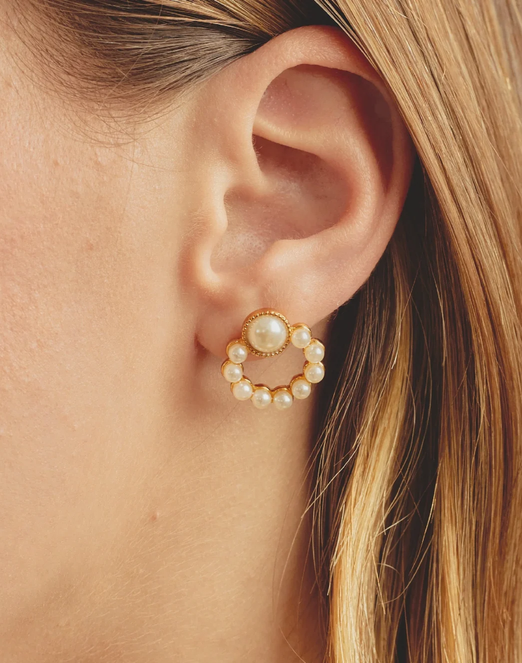 Aretes Mini Perlas Entrelazos Accesorios KFE257 0040