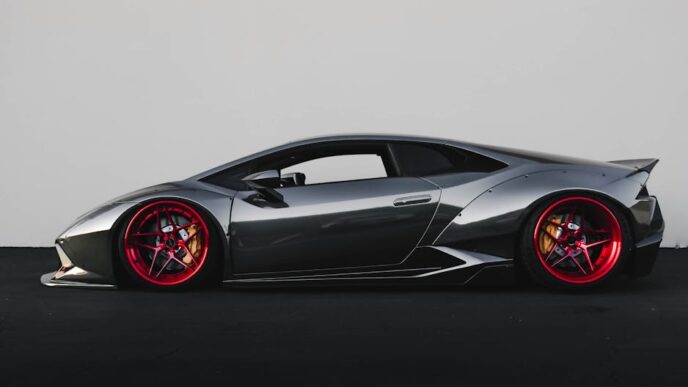 Auto eléctrico cargando en estación