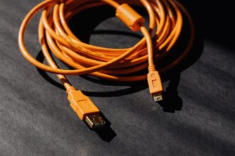 Dispositivo inteligente controlando el hogar
